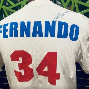 Los Angeles Dodgers Fernando Valenzuela AUTOGRAPHED t-shirt!! - L